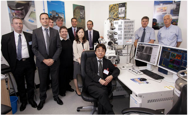 Phòng thí nghiệm được ra mắt với sự tham dự của ông Mikio Takagi đến từ Hitachi High-Technologies (Châu Âu)